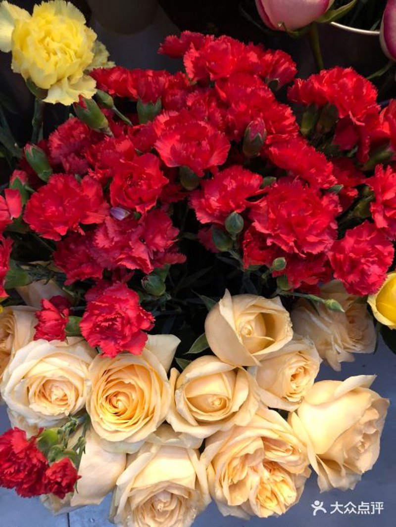 如何打造独一无二的节日祝福？——以花束定制为例